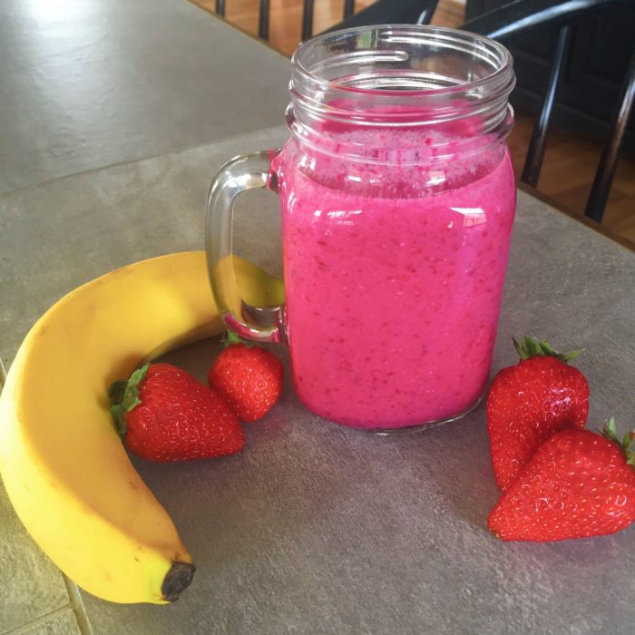 strawberry-banana-smoothie-(super-easy!)